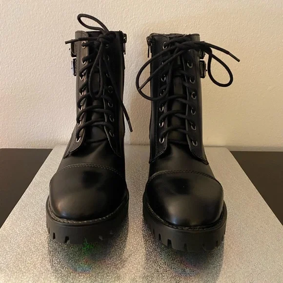 NWOT Women’s Madden Boots - Picture 4 of 5